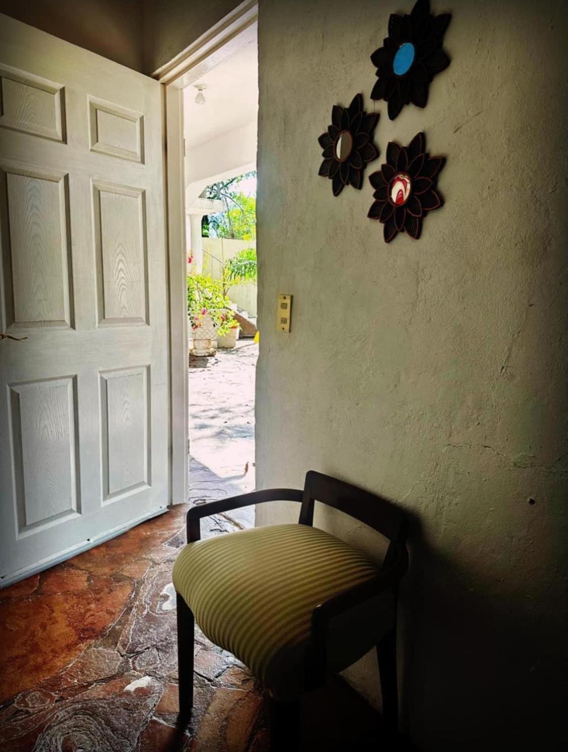 La Casita Inn Bustamante Exteriör bild