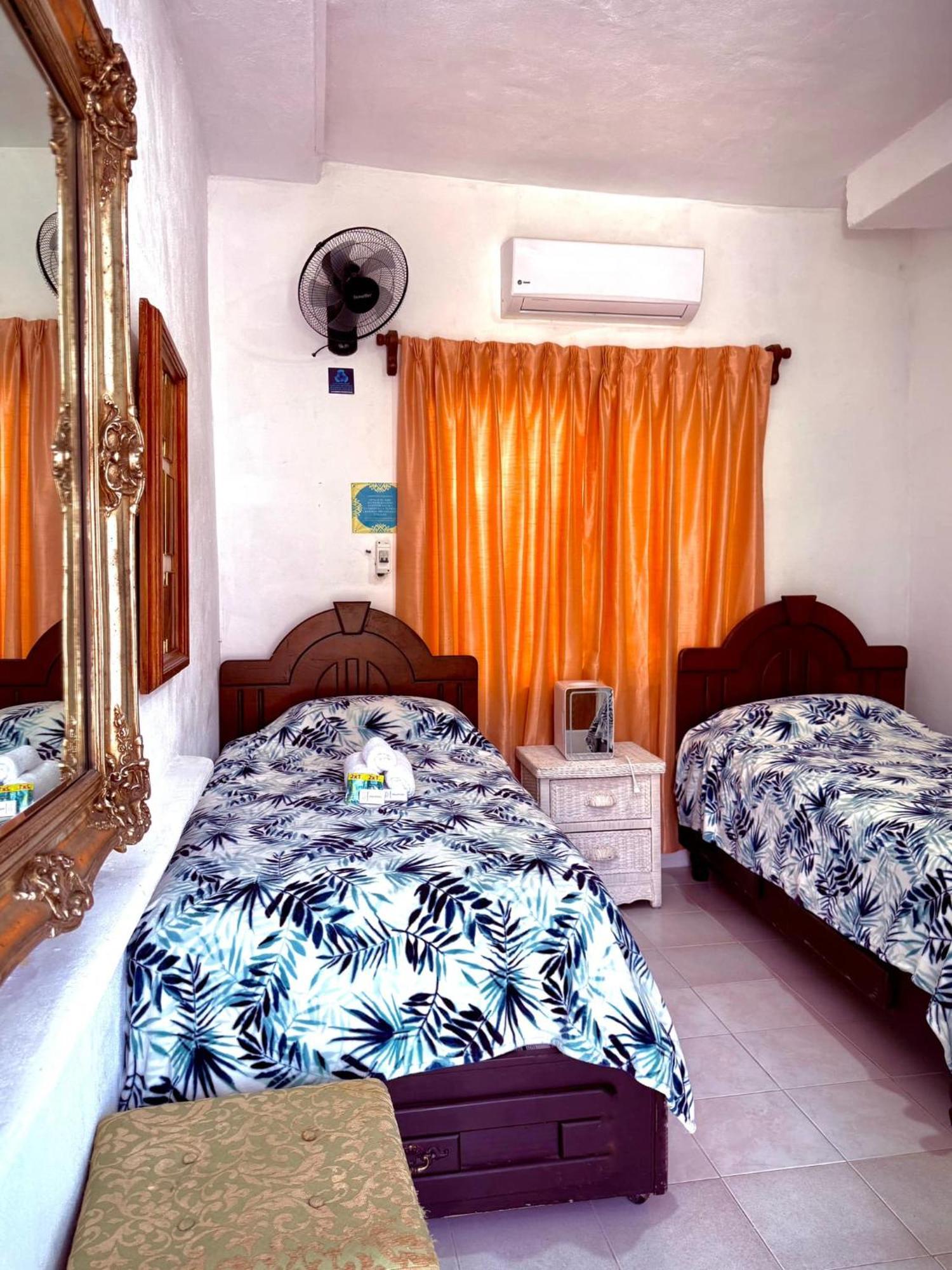 La Casita Inn Bustamante Exteriör bild